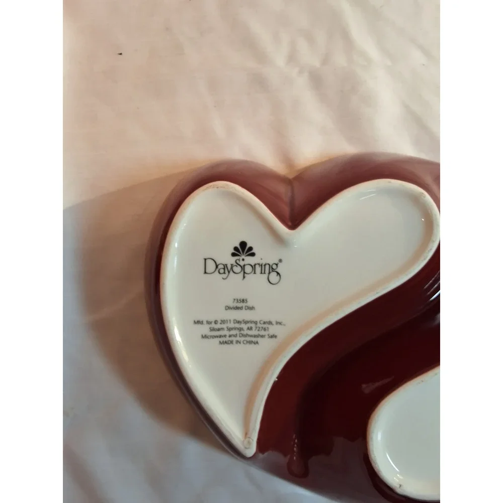 DaySpring Red Ceramic Divided Heart Dish Messiah Saviour Scripture‎ 73585 2011